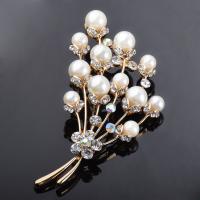 Plastic perle broche, Zinc Alloy, med Plastic Pearl, mode smykker & for kvinde & med rhinestone, nikkel, bly & cadmium fri, 75x36mm, Solgt af PC