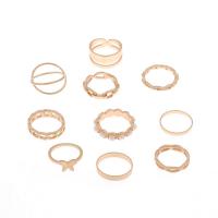 Juego de anillos de aleación de zinc, con Perlas plásticas, chapado en color dorado, 10 piezas & para mujer & hueco, libre de níquel, plomo & cadmio, tamaño:3-5.5, Vendido por Set