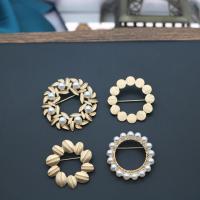 Kunststoffperlenbrosche, Zinklegierung, mit Kunststoff Perlen, goldfarben plattiert, verschiedene Stile für Wahl & für Frau, frei von Nickel, Blei & Kadmium, verkauft von PC