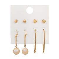 Pendientes de Aleación de Zinc, con Perlas plásticas, chapado en color dorado, 4 piezas & para mujer, dorado, Vendido por Par