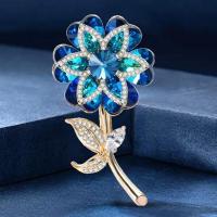 Rhinestone Brooch Zinc Alloy Flower gold color plated fashion jewelry & for woman & with rhinestone nickel lead & cadmium free Sold By PC