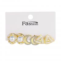 Boucles d'oreilles en alliage de zinc, avec perle de plastique, trois pièces & bijoux de mode & styles différents pour le choix & pour femme & avec strass, protéger l'environnement, sans nickel, plomb et cadmium, Vendu par fixé