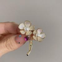 Shell Brooch Brass with Shell & Plastic Pearl Flower gold color plated fashion jewelry & micro pave cubic zirconia & for woman nickel lead & cadmium free Sold By PC