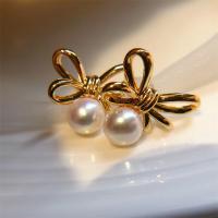 Boucles d'oreilles en perles d'eau douce, perle d'eau douce cultivée, avec laiton, Noeud papillon, Placage de couleur d'or, bijoux de mode & pour femme, 6-7mm, Vendu par paire