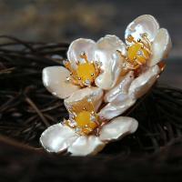 Broszka z pereł słodkowodnych, Perła naturalna słodkowodna, ze wosk pszczeli & Mosiądz, Platerowane w kolorze złota, biżuteria moda & dla kobiety, biały, 40x46mm, sprzedane przez PC