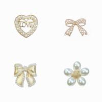 Plastové perly brož, Zinek, s Plastové Pearl, barva pozlacený, pro ženy & dutý, více barev na výběr, 30-40mm, Prodáno By PC