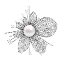 Plastic perle broche, Messing, med Plastic Pearl, Flower, platin farve forgyldt, Micro Pave cubic zirconia & for kvinde, platin farve, nikkel, bly & cadmium fri, 53x48mm, Solgt af PC