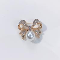 Plastic perle broche, Zinc Alloy, med Plastic Pearl, Bowknot, forgyldt, for kvinde & med rhinestone & hule, flere farver til valg, 26-45mm, Solgt af PC