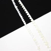 Weiße Lippenschale Perlen, Herz, geschnitzt, DIY & verschiedene Größen vorhanden, weiß, verkauft per ca. 38 cm Strang