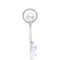 Plastic perle broche, Zinc Alloy, med Plastic Pearl, Nøgle, forgyldt, kan bruges som broche eller vedhæng & for kvinde & med rhinestone, flere farver til valg, nikkel, bly & cadmium fri, 21x59mm, Solgt af PC