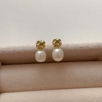 Boucles d'oreilles en perles d'eau douce, perle d'eau douce cultivée, avec laiton, Plaqué d'or, bijoux de mode & pour femme, 12x7mm, Vendu par paire