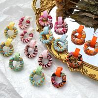 Boucle d'oreille bijoux acrylique, avec tissu, bijoux de mode & pour femme, plus de couleurs à choisir, 33x36mm, Vendu par paire