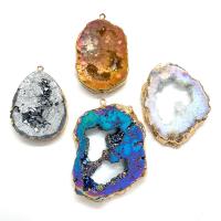 Bijoux pendentifs agate, agate quartz de glace, avec laiton, Irrégulière, Placage de couleur d'or, le style Druzy & DIY & creux, plus de couleurs à choisir, 31x43-40x54mm, Vendu par PC