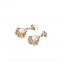 Boucles d'oreilles en perles d'eau douce, perle d'eau douce cultivée, avec laiton,  puce boucle d'oreille, Placage de couleur d'or, Naturel & bijoux de mode & pour femme & avec strass, deux couleurs différentes, 8-9mm, Vendu par paire