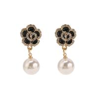 Zinklegierung Ohrringe, mit Kunststoff Perlen, Modeschmuck & Micro pave Zirkonia & für Frau, goldfarben, frei von Nickel, Blei & Kadmium, 15x33mm, verkauft von Paar