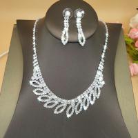 Nakit Kompleti, naušnica & ogrlica, Vještački dijamant, s Mesing, s 15cm Produžetak lanac, srebrne boje pozlaćen, za žene, 7.5cm,0.9x4.5cm, Dužina 31 cm, Prodano By Set
