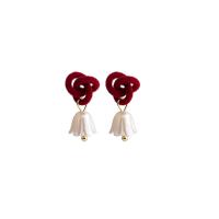Zinklegierung Ohrringe, mit Kunststoff Perlen, Blume, Modeschmuck & für Frau, weiß, frei von Nickel, Blei & Kadmium, 13x27mm, verkauft von Paar