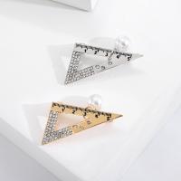 Zinklegierung Broschen, mit Kunststoff Perlen, Dreieck, plattiert, Modeschmuck & für Frau & mit Strass, keine, frei von Nickel, Blei & Kadmium, 32x20mm, verkauft von PC