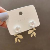 Brass Drop Earring with Plastic Flower plated fashion jewelry golden nickel lead & cadmium free Sold By Pair