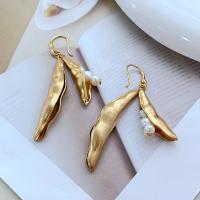 Brass Drop Earring with Freshwater Pearl gold color plated fashion jewelry & for woman nickel lead & cadmium free 73mm Sold By Pair
