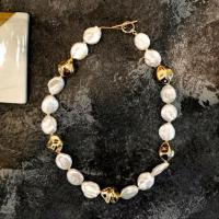 Freshwater Pearl Brass Chain Necklace, Pérolas de água doce, with Liga de cobre, 14K cheio de ouro, joias de moda & para mulher, branco, comprimento Aprox 40 cm, vendido por PC