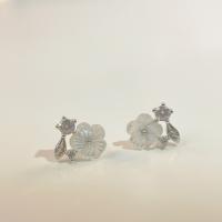 925 пробы Сережка-гвоздик, с Белая ракушка, Форма цветка, покрытый платиной, инкрустированное микро кубического циркония & Женский, 8x9mm, продается Пара