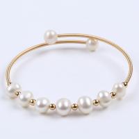 Sladkovodní perlový náramek, Sladkovodní Pearl, s 304 Stainless Steel, módní šperky & pro ženy, zlatý, 6-8mm, Délka Cca 18 cm, Prodáno By PC
