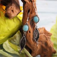 Boucles d'oreilles en alliage de zinc, avec turquoise, Placage de couleur argentée, bijoux de mode & pour femme & noircir, deux couleurs différentes, 45x13mm, Vendu par paire