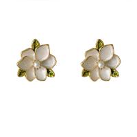 Brass Earring Clip, with Plastic Pearl, Flower, gold color plated, fashion jewelry & for woman & enamel, white, nickel, lead & cadmium free, 25x27mm, Sold By Pair
