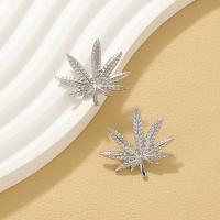 Zinc Alloy Stud Earring Maple Leaf plated fashion jewelry & for woman nickel lead & cadmium free Sold By Pair