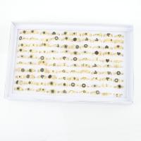 Ensemble d’anneau en alliage de zinc, avec boîte de papier & Éponge & strass & Acrylique, Placage de couleur d'or, bijoux de mode & unisexe & mélangé, inner diameter:17~20mm, Vendu par boîte