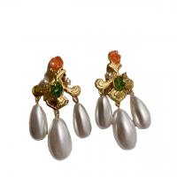 Zinklegierung Ohrring Clip, mit Kunststoff Perlen, plattiert, Micro pave Zirkonia & für Frau, Goldfarbe, verkauft von Paar