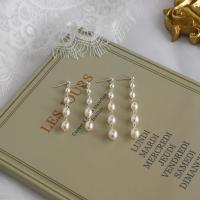 Boucles d'oreilles en perles d'eau douce, perle d'eau douce cultivée, avec laiton, bijoux de mode & longueur différente pour le choix & pour femme, blanc, 3-8mm, Vendu par paire