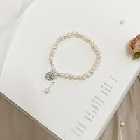 Bracelet en perles de culture d'eau douce, perle d'eau douce cultivée, avec laiton, bijoux de mode & longueur différente pour le choix & styles différents pour le choix & pour femme, blanc, 4-5mm, Vendu par PC