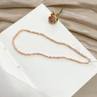 Collier de chaîne en laiton de perles d'eau douce, perle d'eau douce cultivée, avec laiton, bijoux de mode & longueur différente pour le choix & pour femme, plus de couleurs à choisir, 4-5mm, Vendu par PC