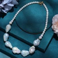 Collier de chaîne en laiton de perles d'eau douce, perle d'eau douce cultivée, avec laiton, Placage de couleur d'or, Vintage & bijoux de mode & pour femme, blanc, 5-6mm,8-9mm,13-15mm, Longueur:Environ 40 cm, Vendu par PC