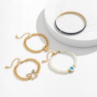 Fer Bracelets, avec perle de plastique & alliage de zinc, Placage de couleur d'or, 4 pièces & bijoux de mode & pour femme & émail & avec strass, protéger l'environnement, sans nickel, plomb et cadmium, Vendu par fixé