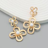 Zinc Alloy Stud Earring with Resin Flower fashion jewelry & for woman gold nickel lead & cadmium free Sold By Pair