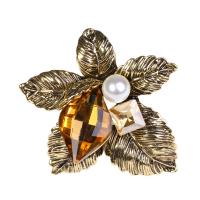 Zinklegierung Broschen, mit Kristall & Kunststoff Perlen, Blume, goldfarben plattiert, Vintage & Modeschmuck & für Frau, gemischte Farben, frei von Nickel, Blei & Kadmium, 45x43mm, verkauft von PC