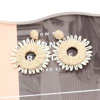 Bijoux boucles d'oreilles, Rafidah+Grass, fleur, fait à la main, bijoux de mode & pour femme, beige, 75x60mm, Vendu par paire