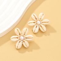 Zinc Alloy Stud Earring with Shell & Plastic Pearl Flower gold color plated fashion jewelry & for woman nickel lead & cadmium free Sold By Pair