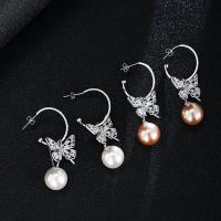 Messing Drop ørering, med Plastic Pearl, Butterfly, mode smykker & for kvinde & med rhinestone, flere farver til valg, nikkel, bly & cadmium fri, 45x18mm, Solgt af par