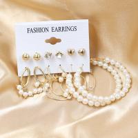 Perlas plásticas Aretes, con aleación de zinc, chapado en color dorado, para mujer & con diamantes de imitación, earring length 10-60mm, Vendido por Set