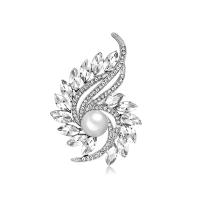Zinc Alloy Brooches with Rhinestone & Plastic Pearl Flower platinum color plated fashion jewelry & Unisex nickel lead & cadmium free Sold By PC