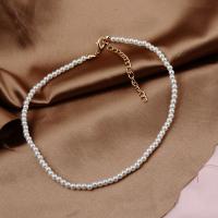Plastik-Perlenkette, Zinklegierung, mit Kunststoff Perlen, mit Verlängerungskettchen von 5cm, Modeschmuck & für Frau, weiß, frei von Nickel, Blei & Kadmium, Länge ca. 33 cm, verkauft von PC