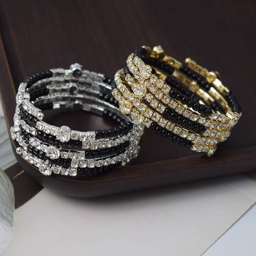 Bijoux de bracelet en alliage de zinc, avec Seedbead, bijoux de mode & pour femme & avec strass, plus de couleurs à choisir, protéger l'environnement, sans nickel, plomb et cadmium, Diameter: 5.5cm, width: 2.5cm, Vendu par PC