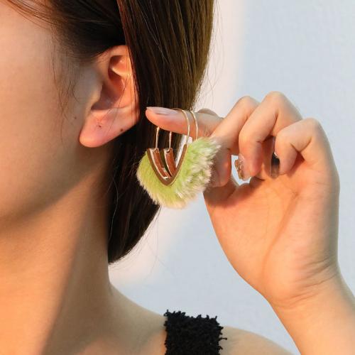 Pluizige Pom Pom oorbellen
, Zinc Alloy, met Pluche, plated, mode sieraden, meer kleuren voor de keuze, nikkel, lood en cadmium vrij, 58x55mm, Verkocht door pair