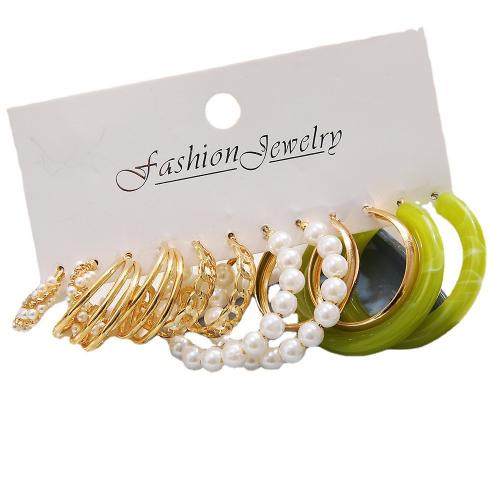 alliage de zinc Boucles d'oreilles, avec résine & perle de plastique, Placage de couleur d'or, styles différents pour le choix & pour femme & émail, Vendu par fixé
