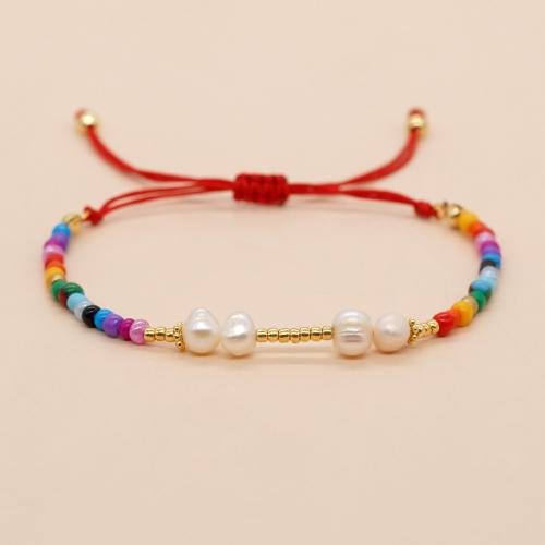 Bracelet de perles de verre, Seedbead, avec Cordon de noeud & perle d'eau douce cultivée & laiton, Placage de couleur d'or, Réglable & bijoux de mode & pour femme, couleurs mélangées, Longueur:Environ 28 cm, Vendu par PC