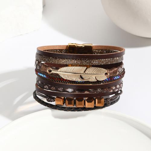 Bracelets cordon PU, cuir PU, avec Aimant & alliage de zinc, fait à la main, multicouche & pour femme & avec strass, plus de couleurs à choisir, 34mm, Longueur:Environ 19.5 cm, Vendu par PC